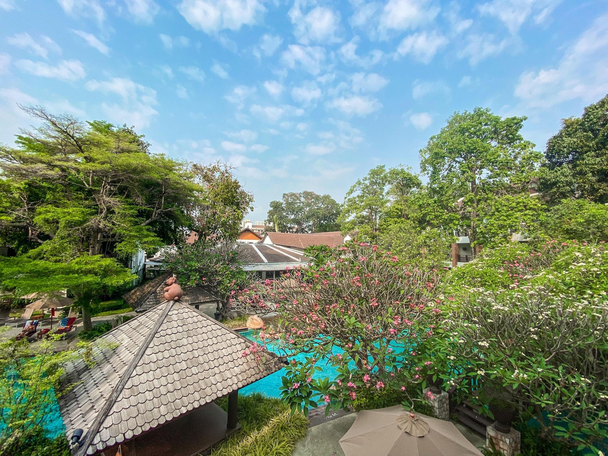 Woodlands Hotel And Resort Pattaya Exterior photo