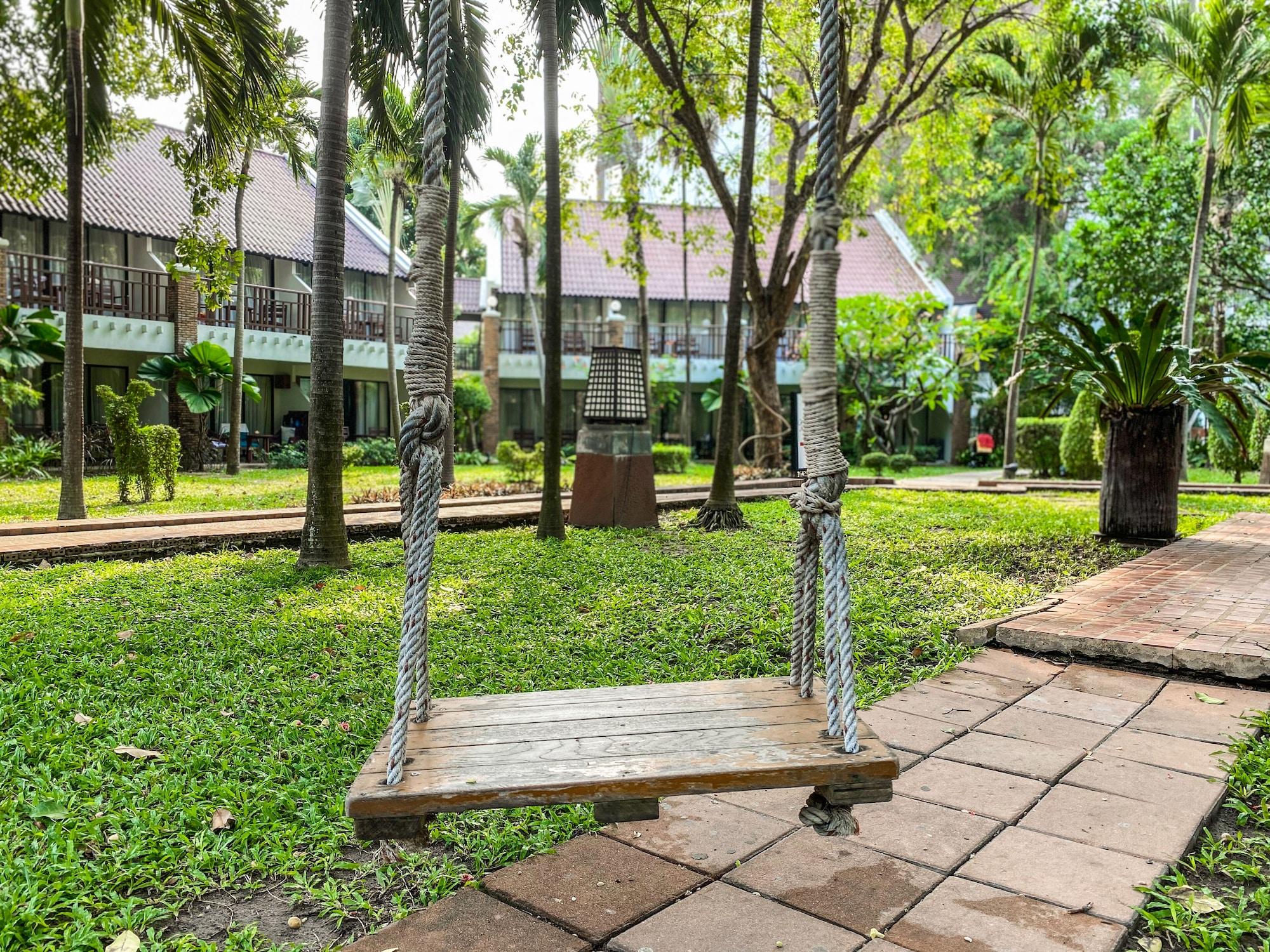 Woodlands Hotel And Resort Pattaya Exterior photo