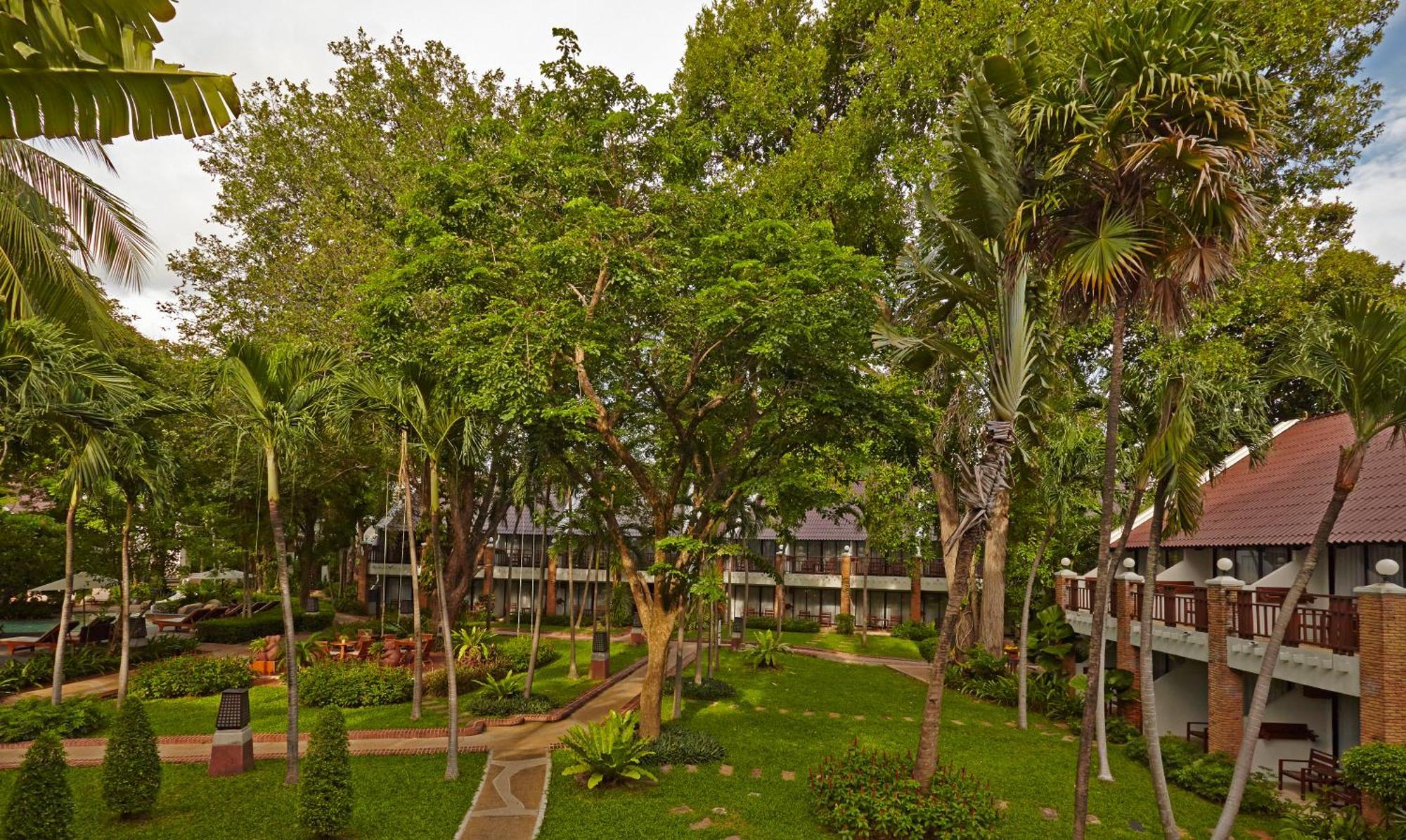 Woodlands Hotel And Resort Pattaya Exterior photo
