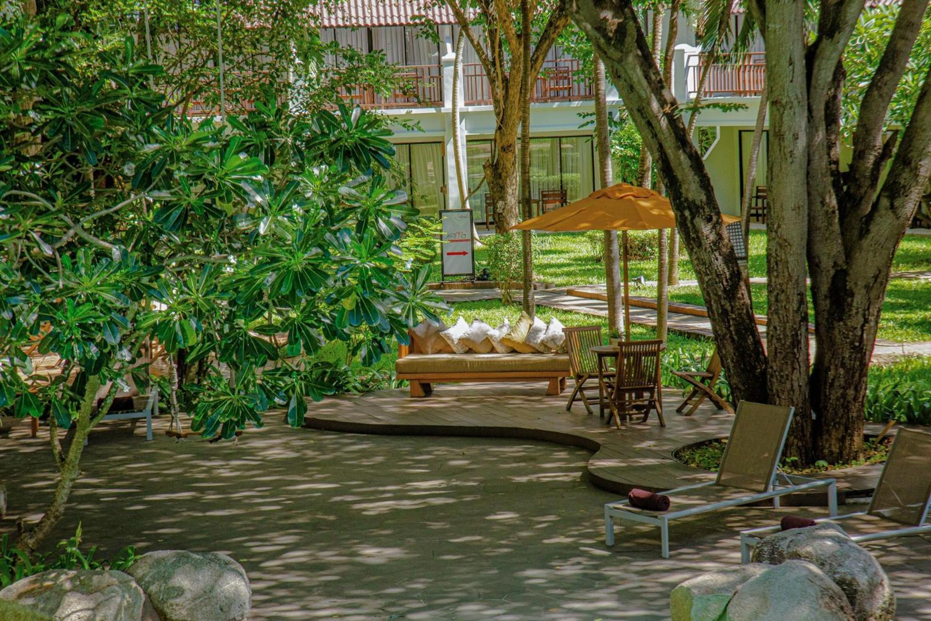 Woodlands Hotel And Resort Pattaya Exterior photo
